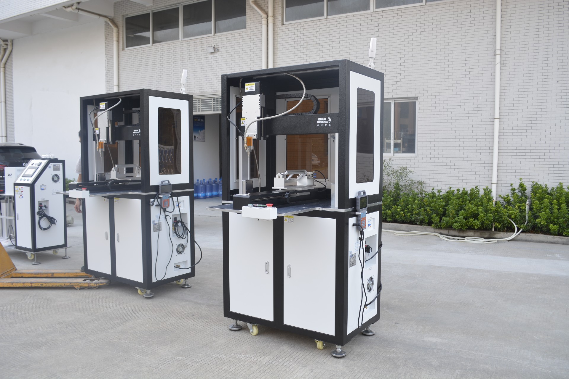 自動(dòng)點(diǎn)膠機(jī).jpg 自動(dòng)點(diǎn)膠機(jī).jpg